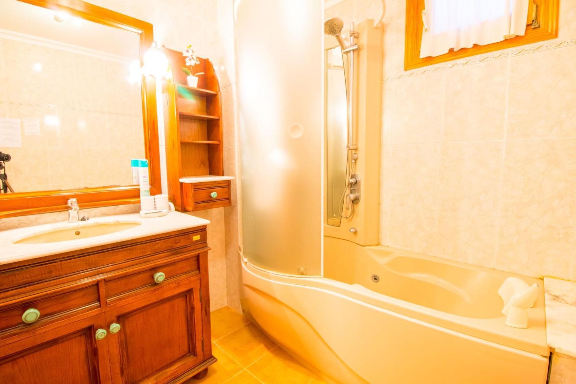 Sunny With Private Pool, Ac And Wifi Ferienhaus