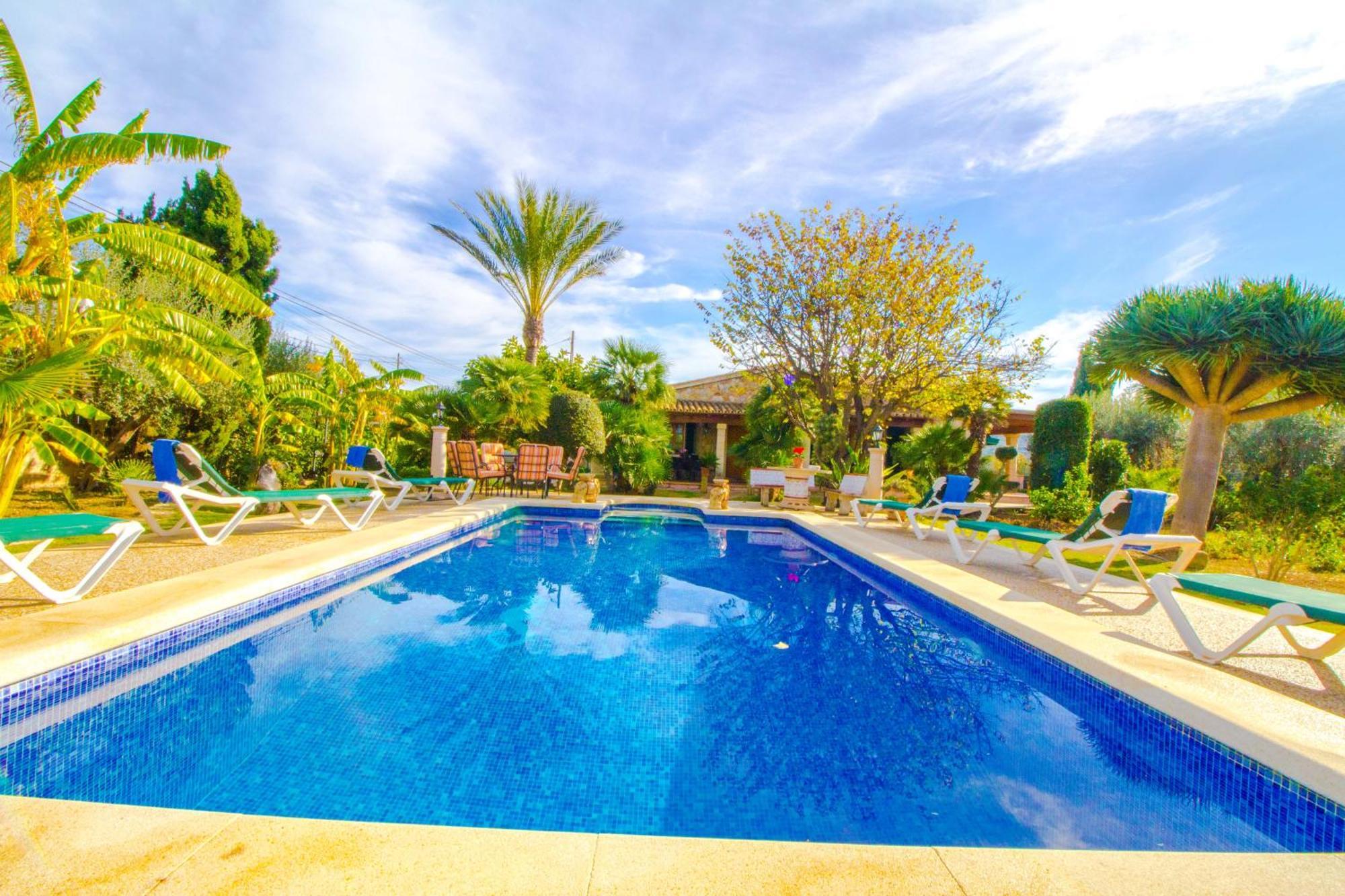 Holiday home Sunny With Private Pool, Ac And Wifi